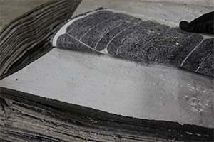 太陽光パネルを分解したイメージ